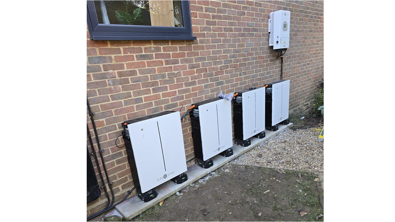 Sunsynk 8kw hybrid | 4 x Sunsynk W10.6 10.64kWh batteries | TN5 6TU