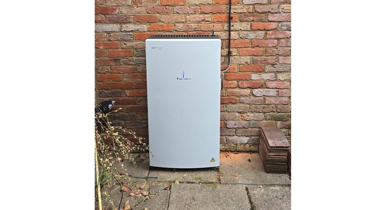 Givenergy All In One 13.5kWh battery installation in HP16 0QH