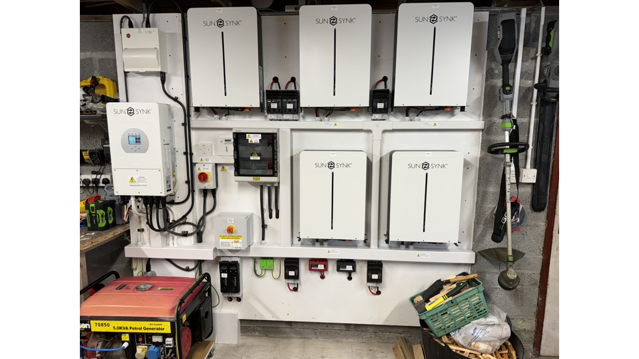  Sunsynk 8kw hybrid with 5 x Sunsynk 5.32kWh batteries  installation in sutherland