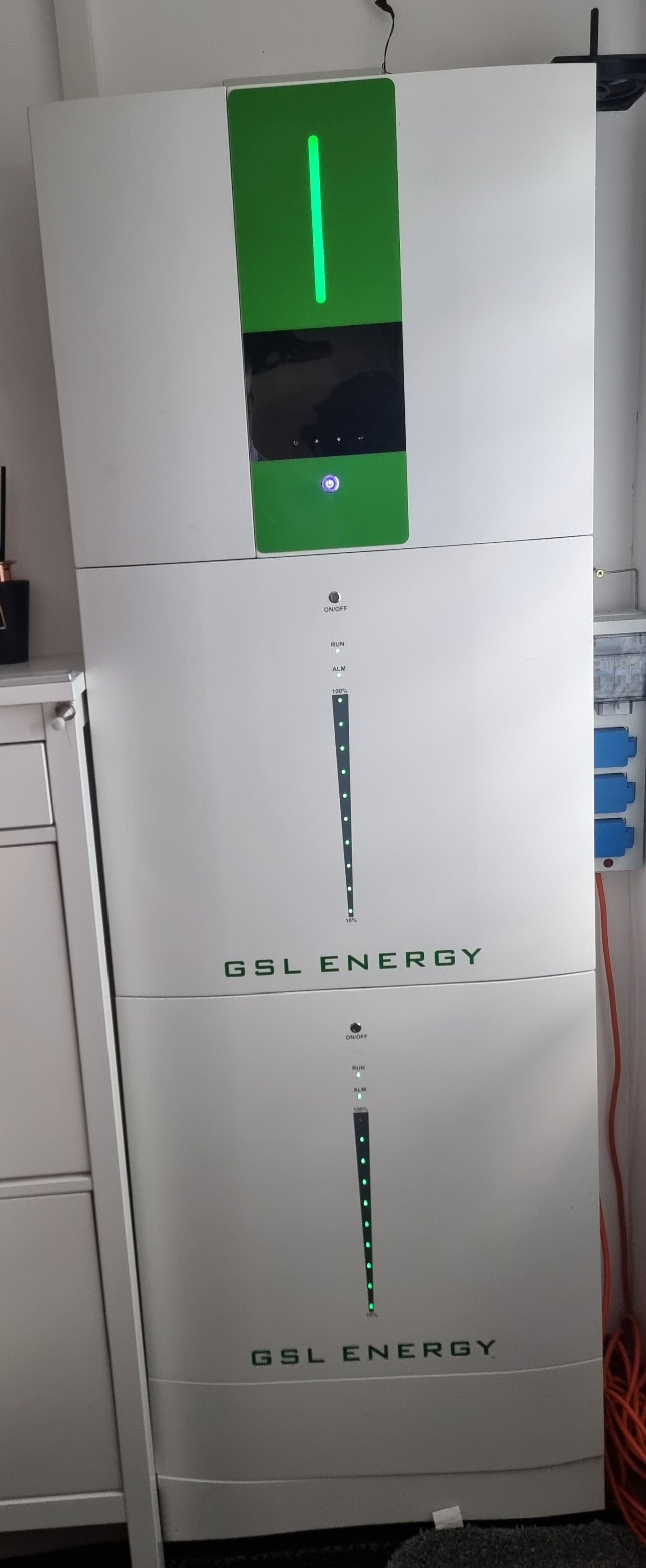 Close-up of GSL Hybrid all-in-one power system
