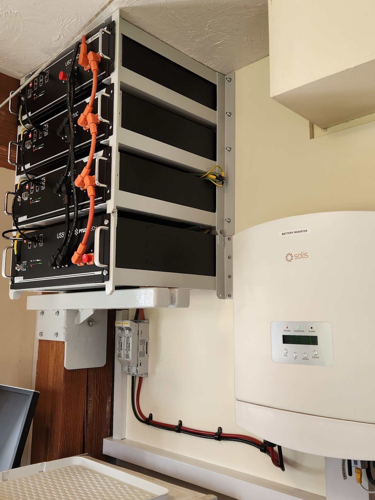 Pylontech battery system with Solis inverter