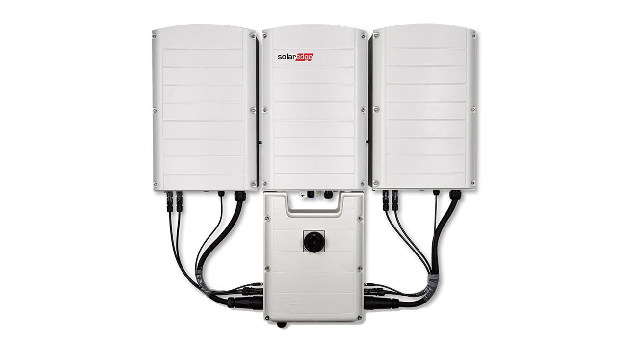 SolarEdge 100kW Synergy Manager with DC Switch and MC4 connectors