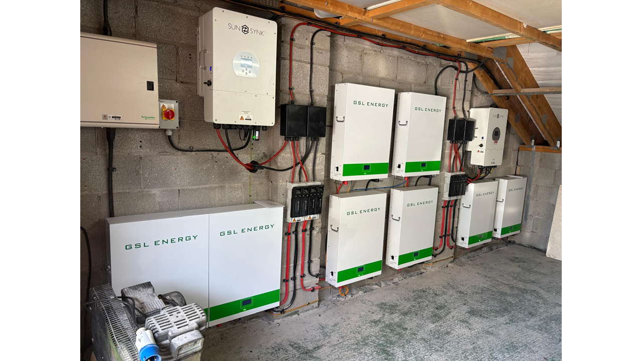 2 x Sunsynk 12kw 3ph hybrid | 8 x GSL 10.24kWh batteries | NP26 3AD