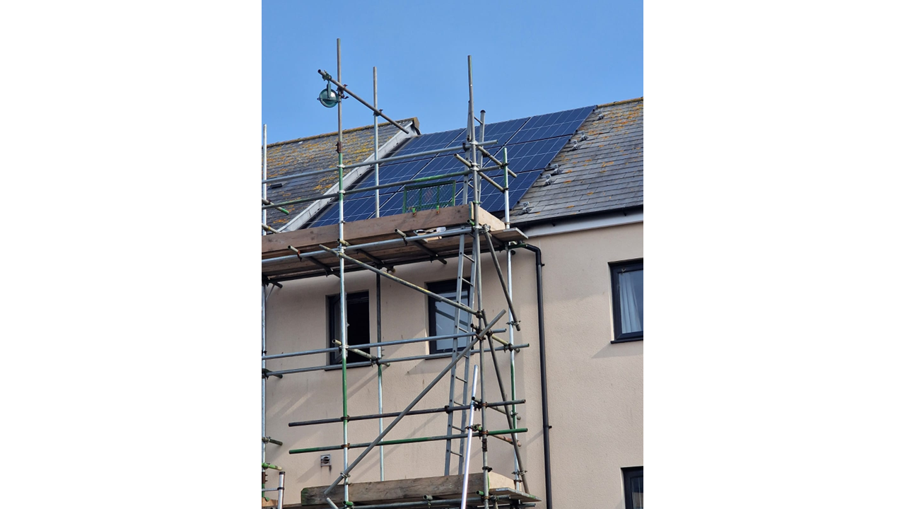 8.46kW | 470W AIKO Solar Panels | Fox 7kW Hybrid | 3 X EP11 10.24kWh batteries | PL1 4SZ