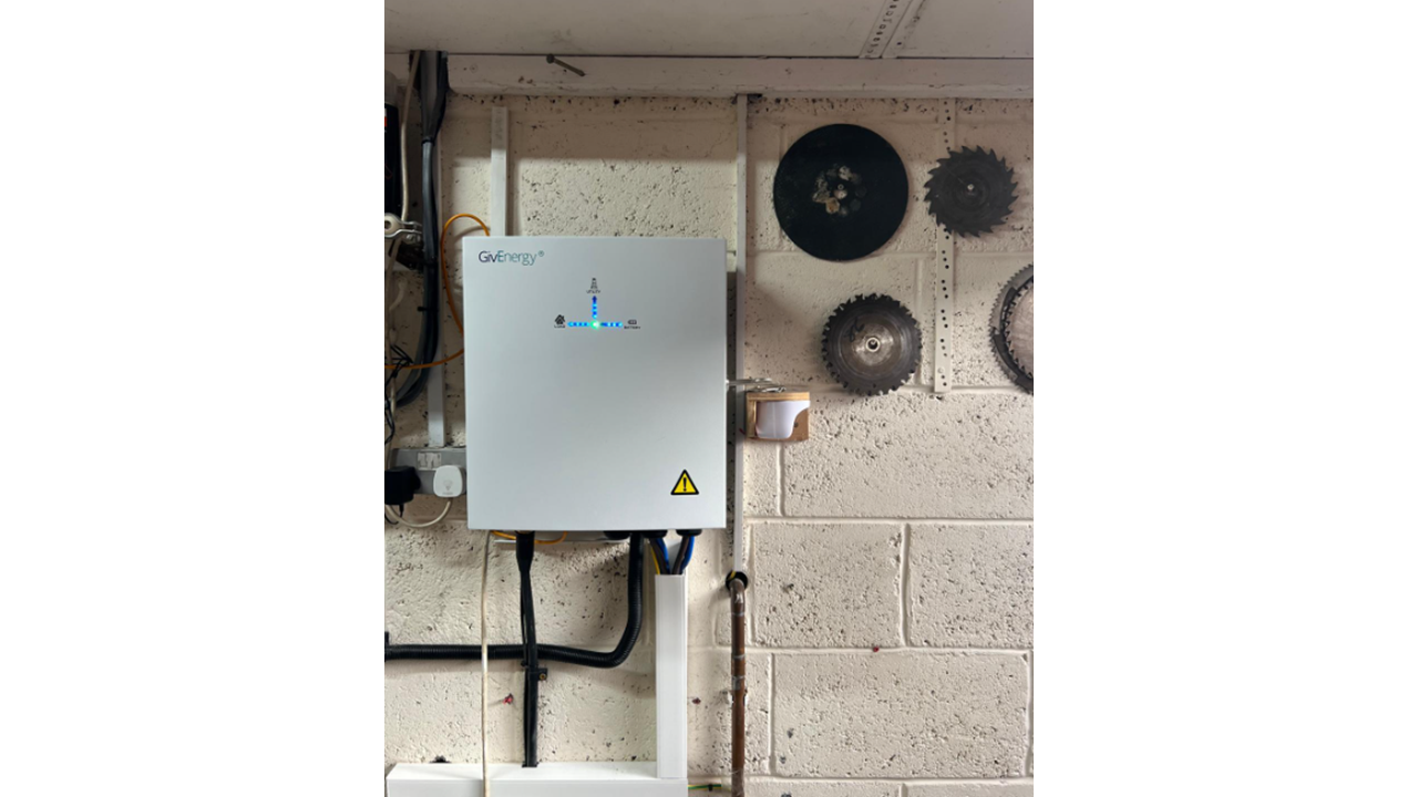 Givenergy All In One 6kW Ac | 13.5kWh battery | WV5 7HS
